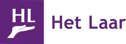 Blauw-wit gestileerd beeldmerk met ronde vormen die samen een beschermend en mensgericht symbool vormen, naast de tekst “Her Laar”.