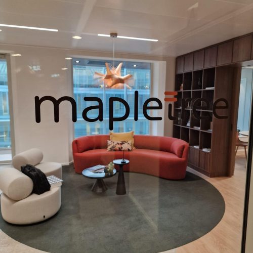 Toegangsdeur van Mapletree met nieuwe slimme cilinder geïnstalleerd.